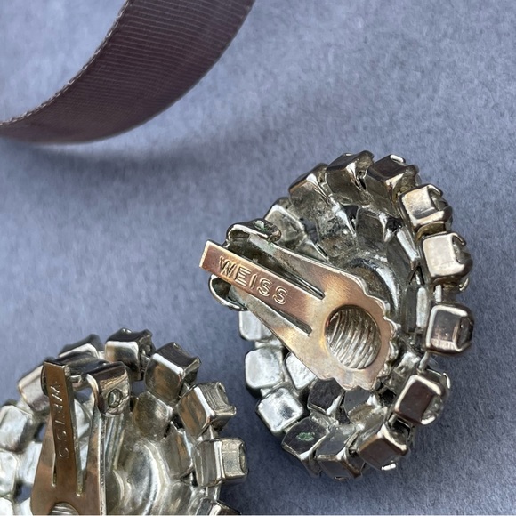 Vintage Signed WEISS Clip On Earrings Clear Rhinestones - Picture 7 of 13